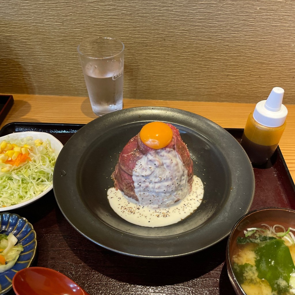 ユーザーが投稿したローストビーフ丼トリプルの写真 - 実際訪問したユーザーが直接撮影して投稿した上畑町定食屋肉屋食堂の写真