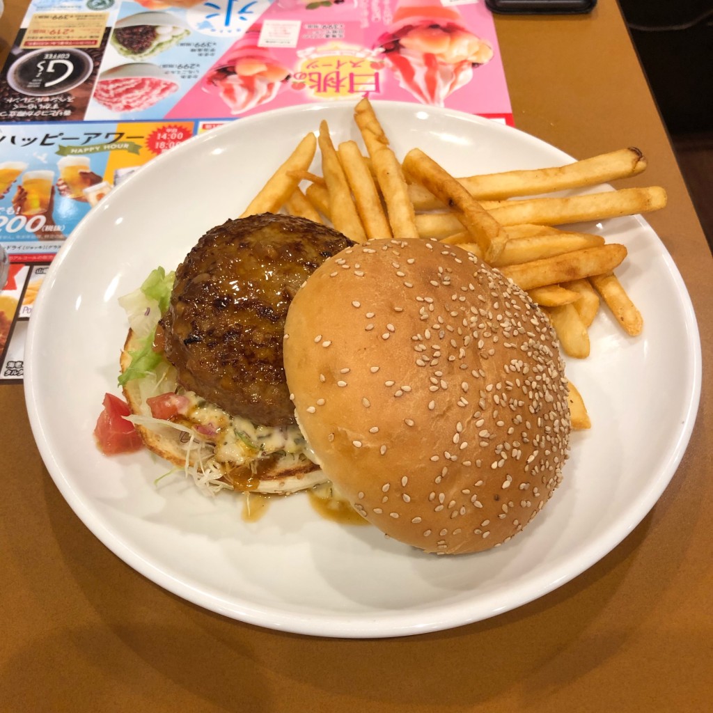 ユーザーが投稿したビーフ100%肉汁ガストバーガーの写真 - 実際訪問したユーザーが直接撮影して投稿した脇田町ファミリーレストランガスト 川越クレアモール店の写真