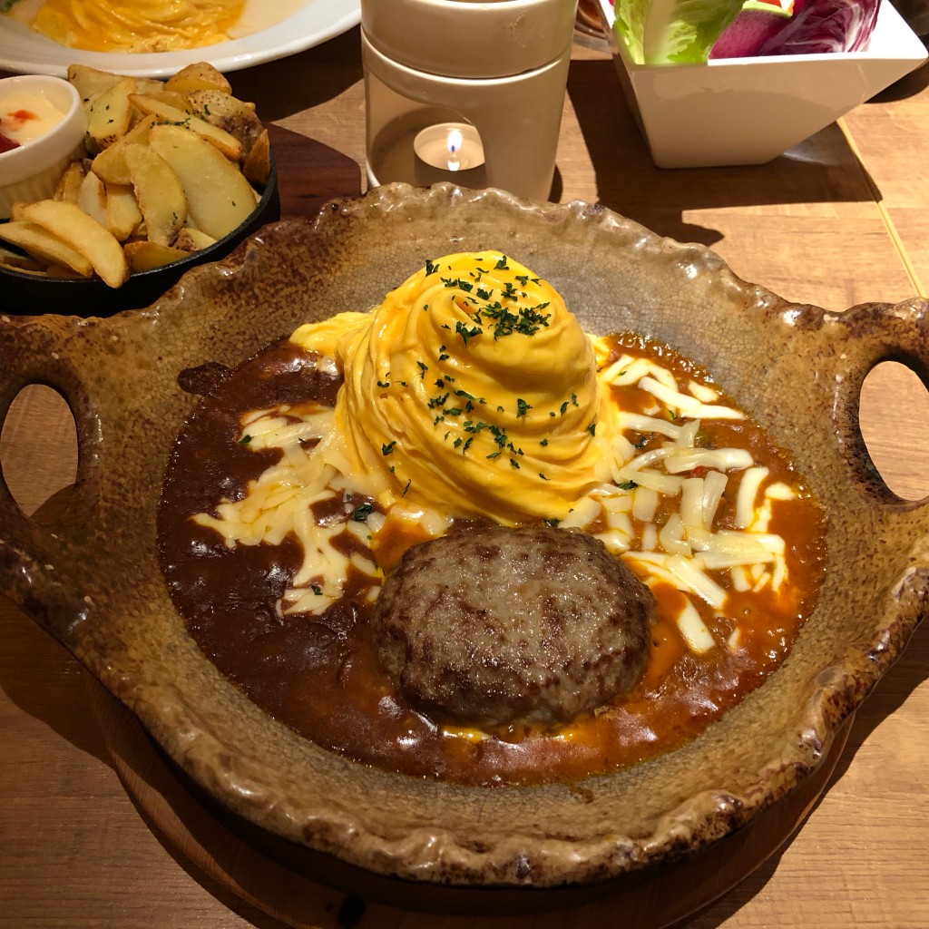 ユーザーが投稿したハンバーグカレーチーズソースの写真 - 実際訪問したユーザーが直接撮影して投稿した原町田洋食3 Little Eggs 町田東急ツインズ店の写真