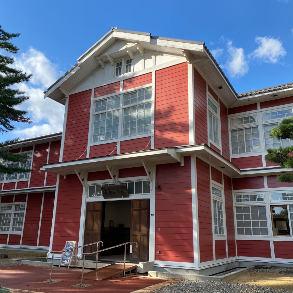 実際訪問したユーザーが直接撮影して投稿したままの上コミュニティセンター旧 長井小学校 第一校舎の写真