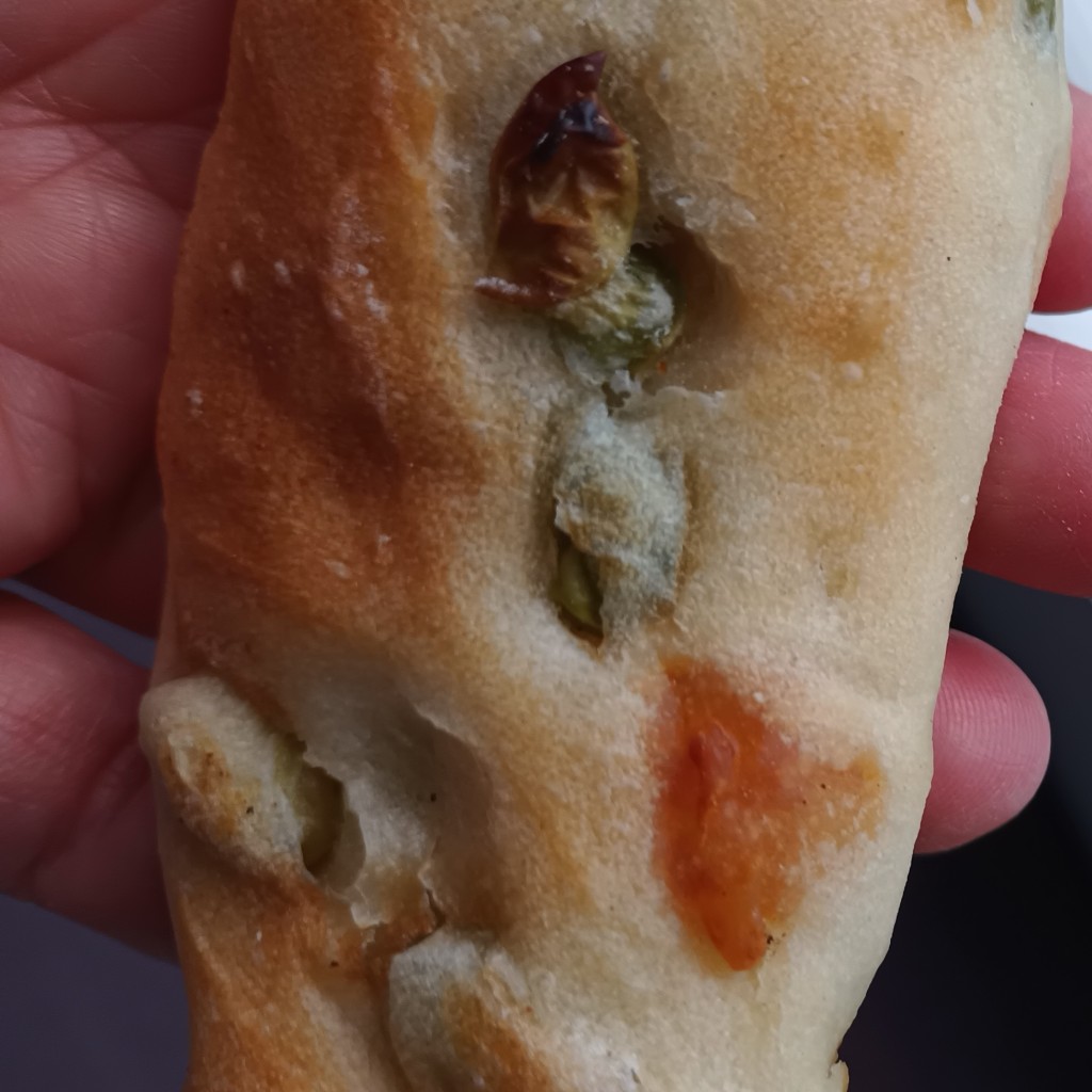 ユーザーが投稿した枝豆チーズのチャバタの写真 - 実際訪問したユーザーが直接撮影して投稿した大通西ベーカリーどんぐり 大通店の写真