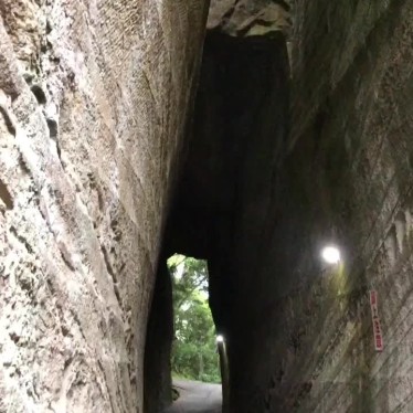実際訪問したユーザーが直接撮影して投稿した萩生地域名所燈籠坂大師の切通しトンネルの写真
