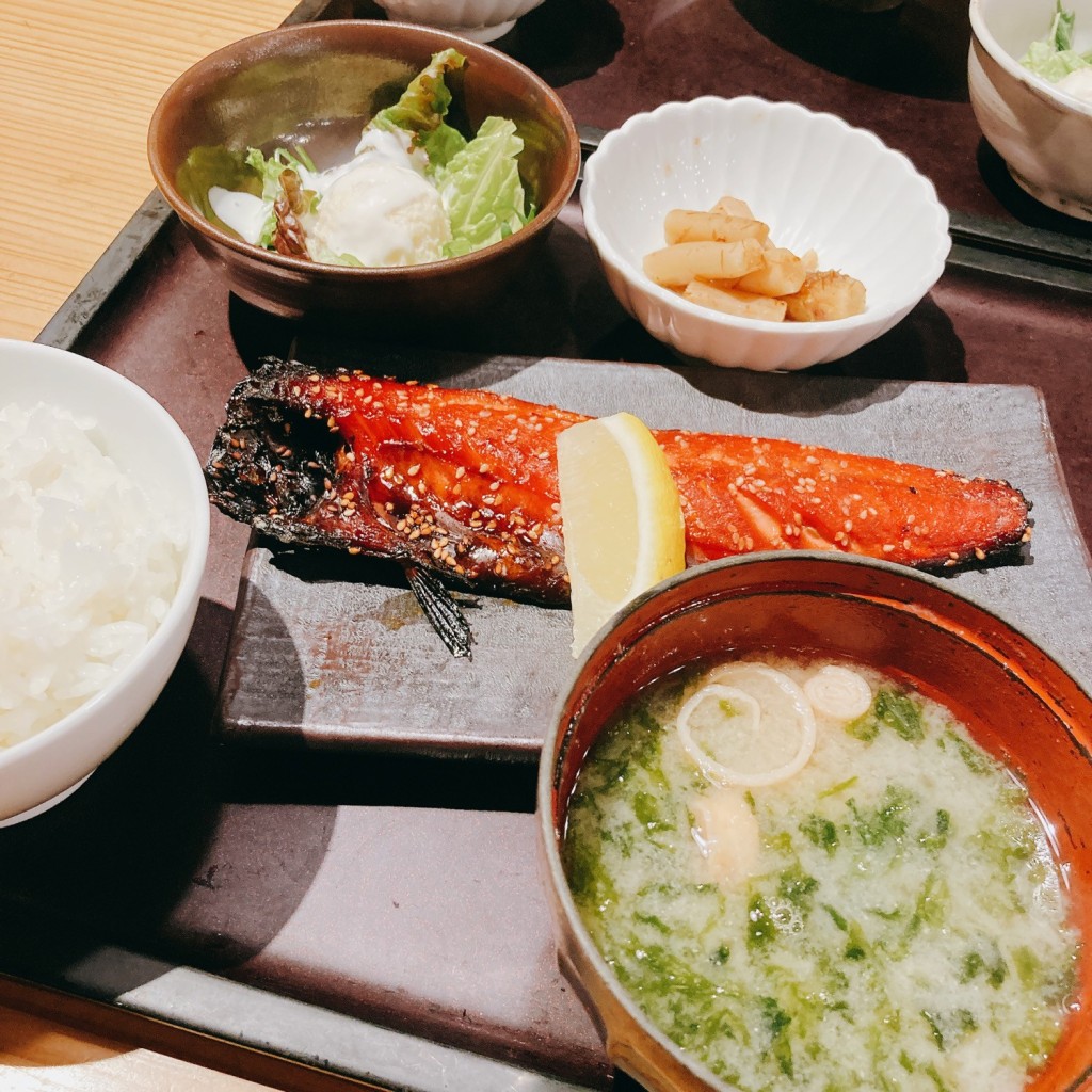 ユーザーが投稿した焼き魚定食 さばみりの写真 - 実際訪問したユーザーが直接撮影して投稿した高松町もつ鍋博多もつ鍋やまや 西宮ガーデンズ店の写真