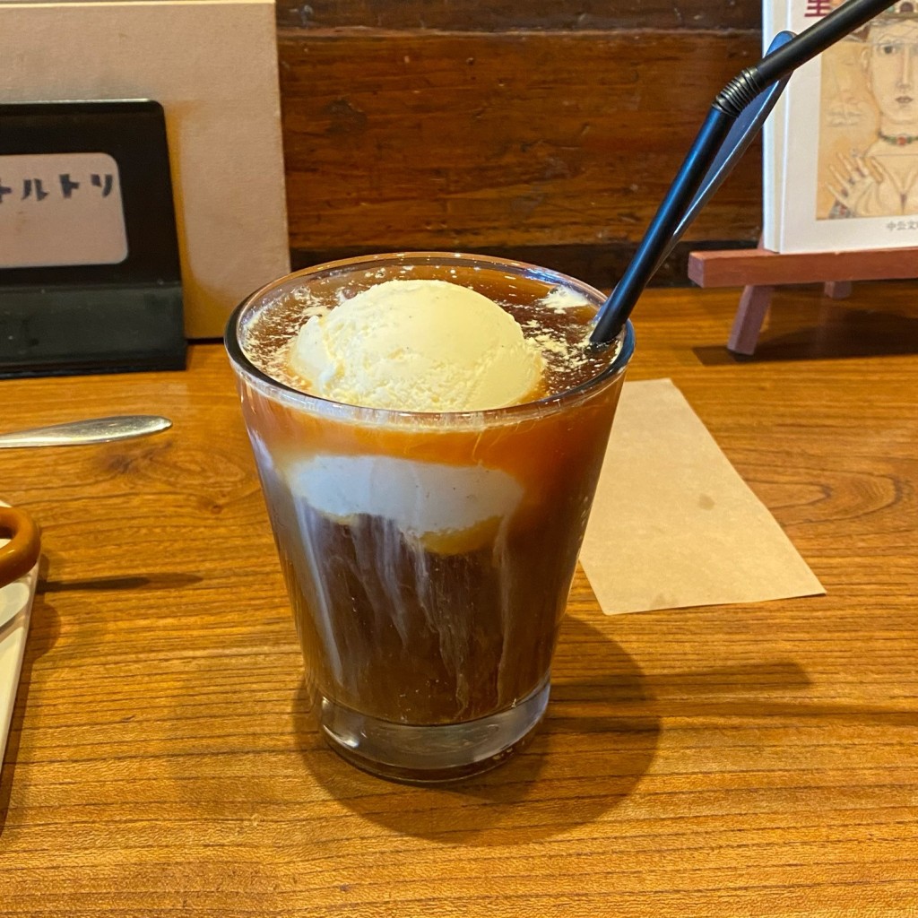 美味しいもの食べて生きるさんが投稿した則武新町カフェのお店コーヒーと本とレコードの店 リトルトリー/コーヒートホントレコードノミセ リトルトリーの写真