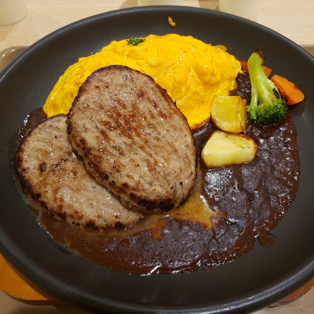 ユーザーが投稿したカレーソース 牛肉100%ハンバーグ&オムライスの写真 - 実際訪問したユーザーが直接撮影して投稿した光の森洋食おむらいす亭 熊本ゆめタウン光の森店の写真