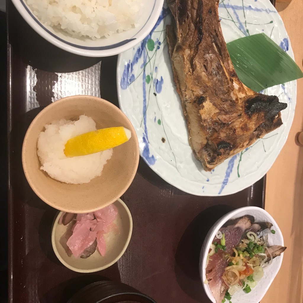 ユーザーが投稿したマグロカマ焼きミニのっけの写真 - 実際訪問したユーザーが直接撮影して投稿した駅前本町定食屋築地食堂 源ちゃん 川崎アゼリア店の写真