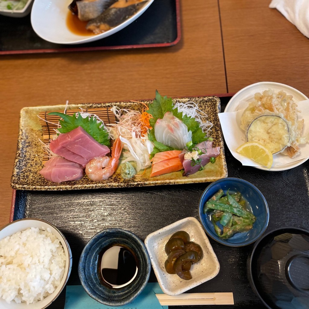 ユーザーが投稿したお刺身定食の写真 - 実際訪問したユーザーが直接撮影して投稿した中央和食 / 日本料理旬菜和処 さやまの写真