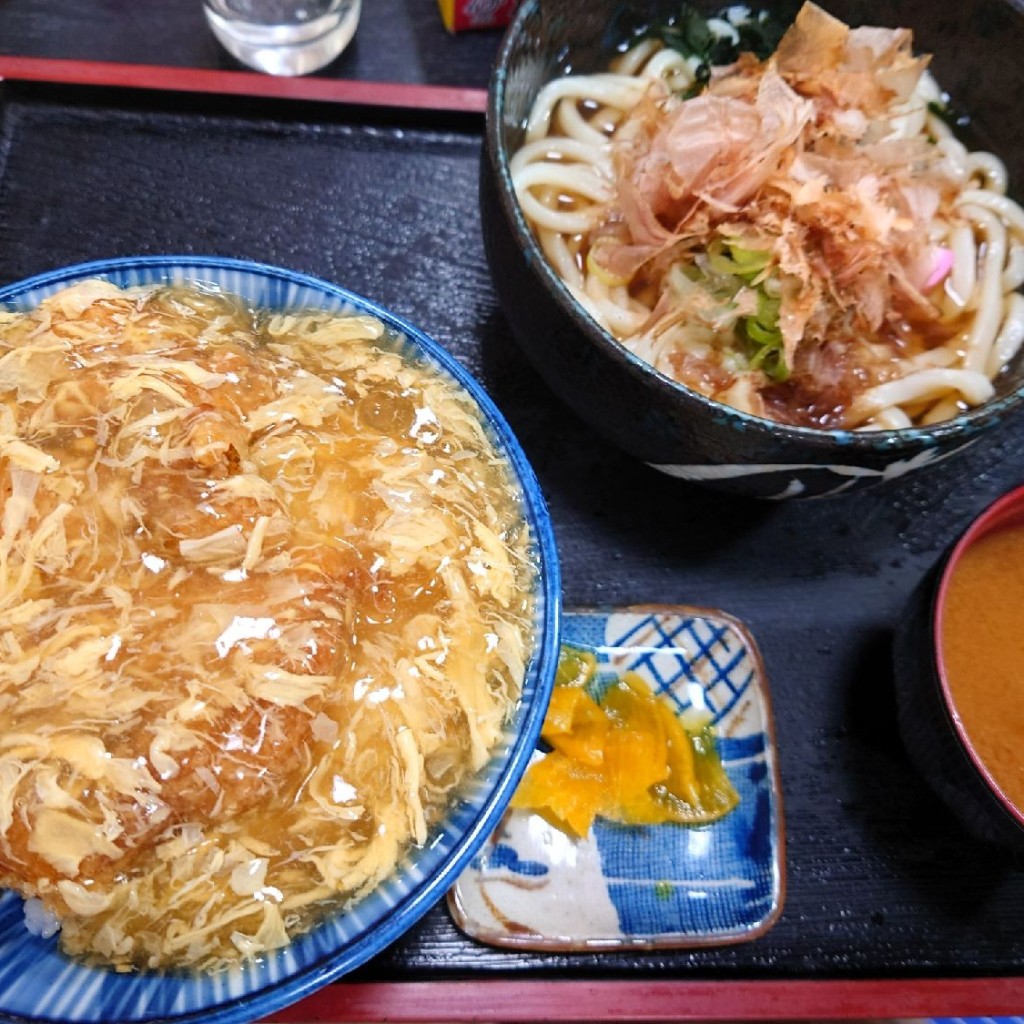 ユーザーが投稿したうどん定食(カツ丼並盛に変更)の写真 - 実際訪問したユーザーが直接撮影して投稿した寺河戸町定食屋加登屋食堂の写真