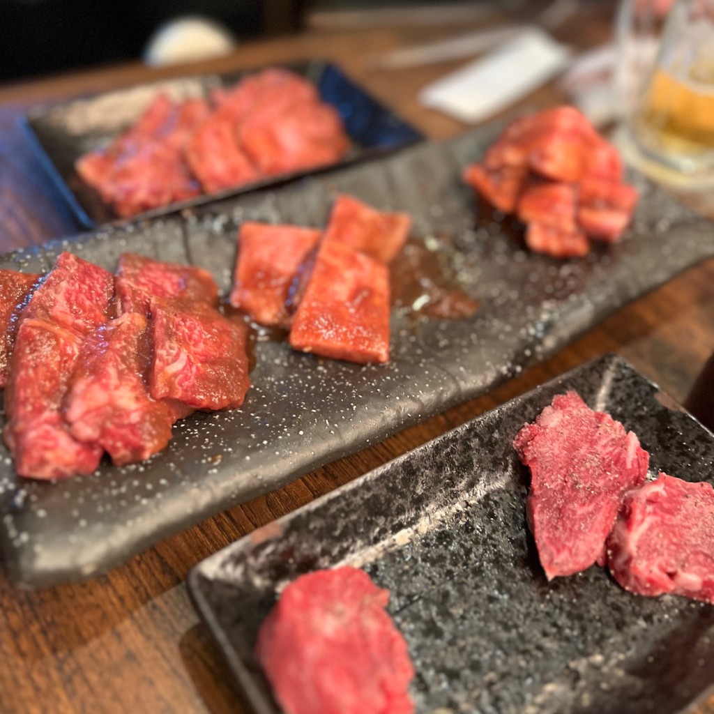 ユーザーが投稿した赤身3種盛りの写真 - 実際訪問したユーザーが直接撮影して投稿した相生町肉料理べこやはな丸の写真