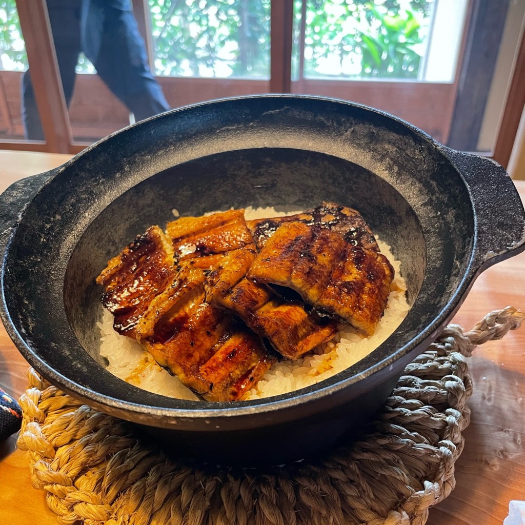 ユーザーが投稿した炭焼鰻の白焼・蒲焼と鉄釜で炊くご飯の写真 - 実際訪問したユーザーが直接撮影して投稿した打越うなぎ鰻英の写真