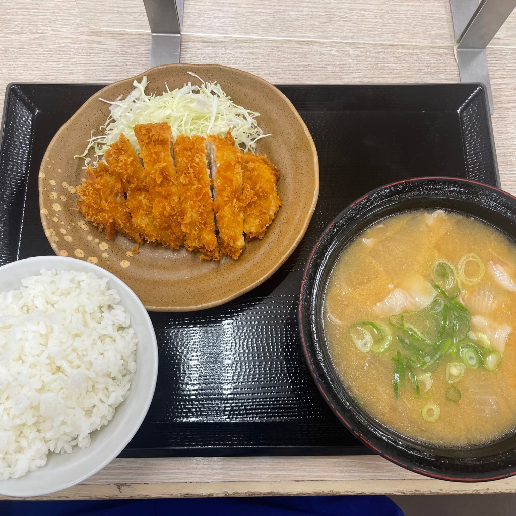 ユーザーが投稿した豚汁定食ロースカツの写真 - 実際訪問したユーザーが直接撮影して投稿した毛利町とんかつかつや 京都新堀川店の写真