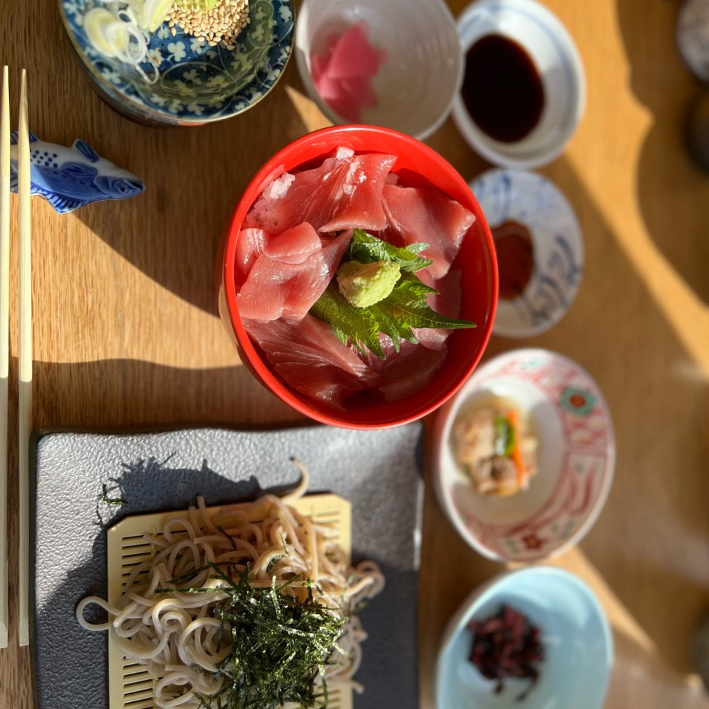 ユーザーが投稿した鮪丼・冷たい蕎麦セットの写真 - 実際訪問したユーザーが直接撮影して投稿した高浜魚介 / 海鮮料理ととんちゅうの写真