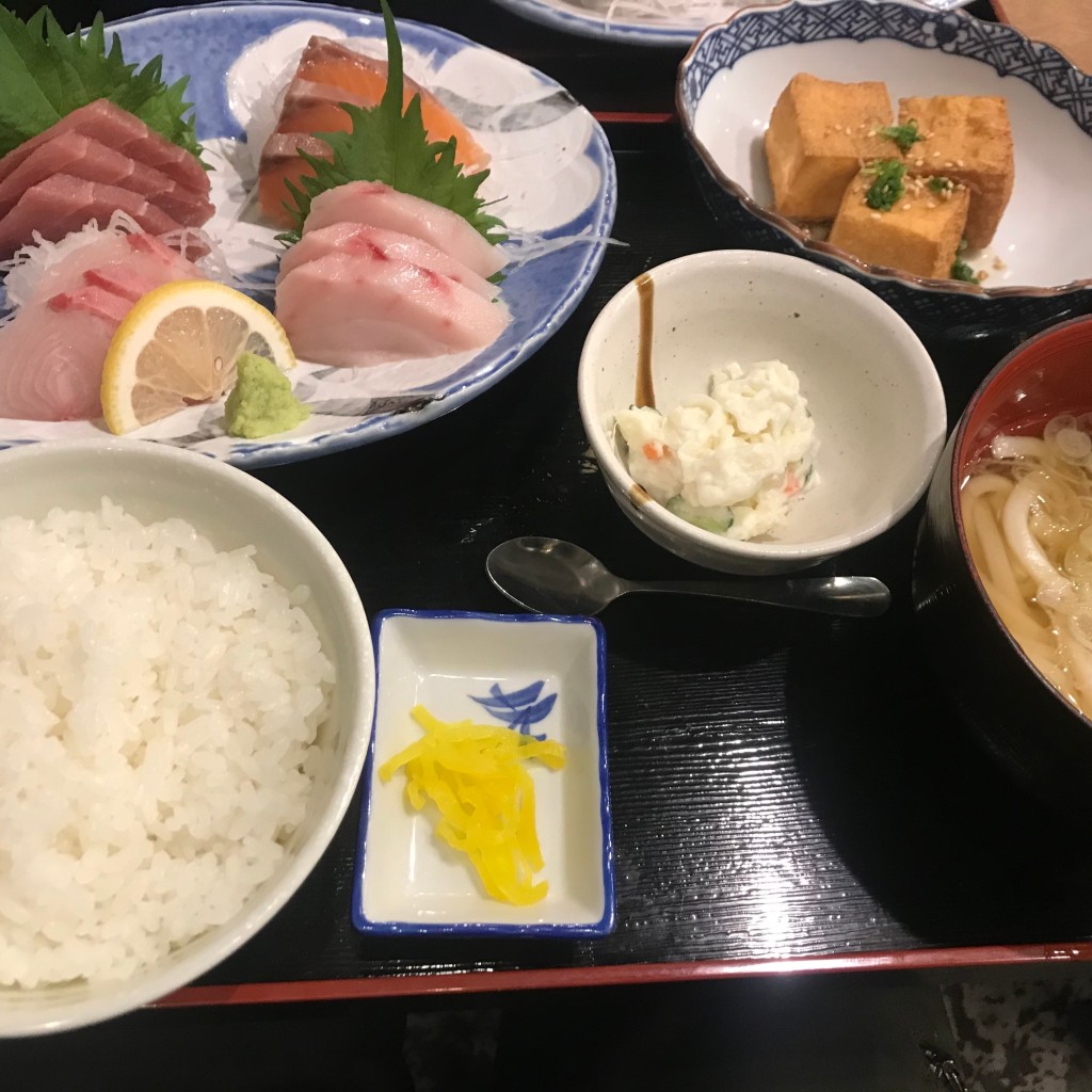 ユーザーが投稿したLunch刺身定食の写真 - 実際訪問したユーザーが直接撮影して投稿した神田中通居酒屋磯丸水産 尼崎中央商店街店の写真