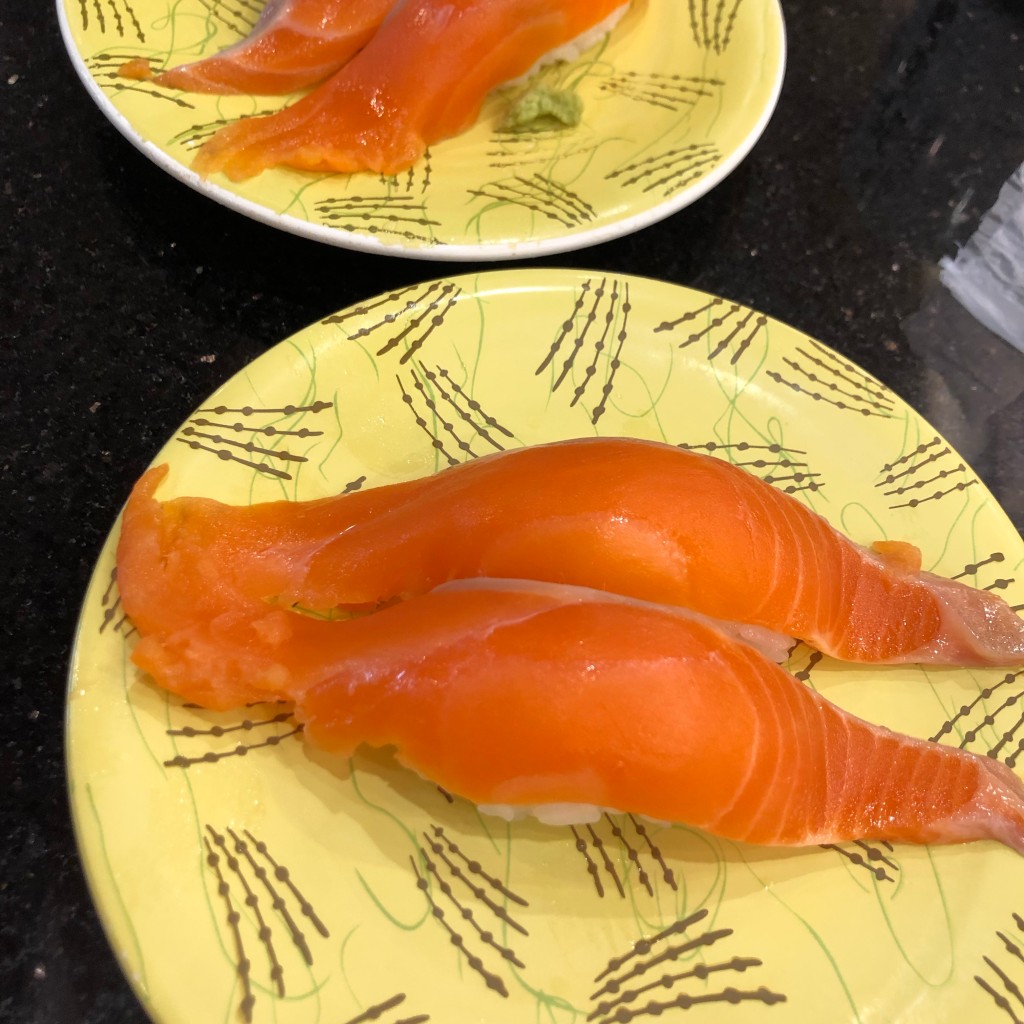 ユーザーが投稿した黄皿(198円)の写真 - 実際訪問したユーザーが直接撮影して投稿した西野二条回転寿司回転寿司花まる西野店の写真