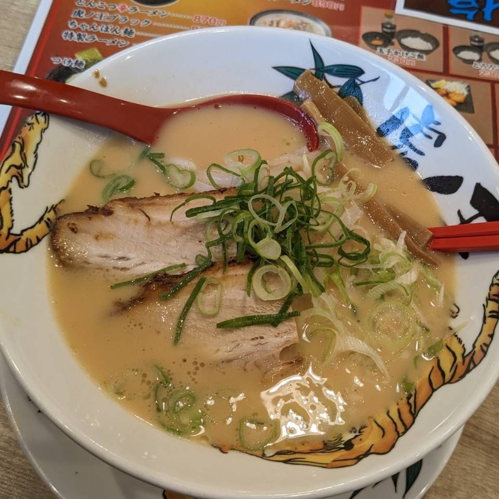 ユーザーが投稿したとんこつ醤油ラーメンの写真 - 実際訪問したユーザーが直接撮影して投稿した幸町ラーメン / つけ麺麺処 虎ノ王 桜川店の写真