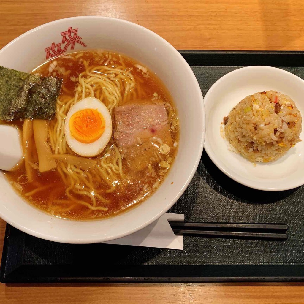 ユーザーが投稿したラーメンと半チャーハンの写真 - 実際訪問したユーザーが直接撮影して投稿した芝大門中華料理CHINA HOUSE 来来の写真