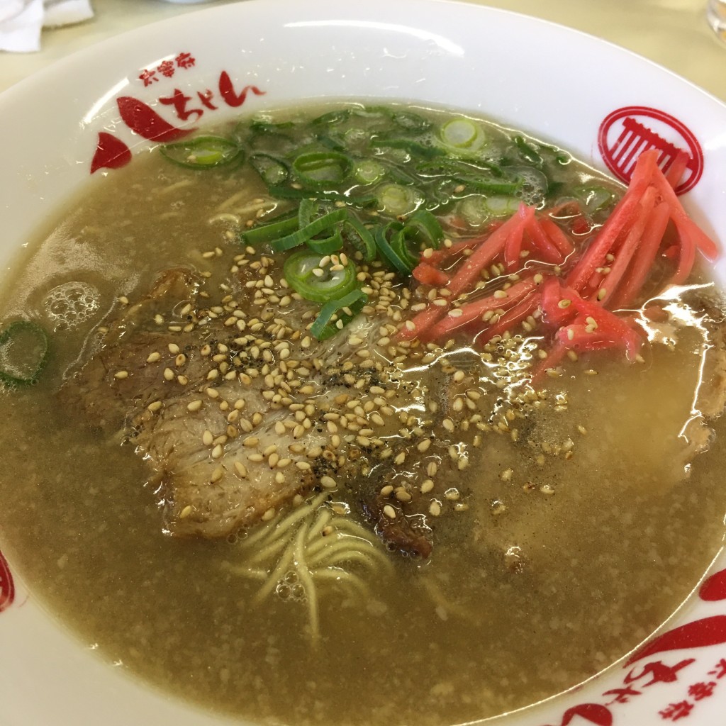 ユーザーが投稿したラーメンと焼き飯の写真 - 実際訪問したユーザーが直接撮影して投稿した国分ラーメン / つけ麺太宰府 八ちゃんラーメンの写真