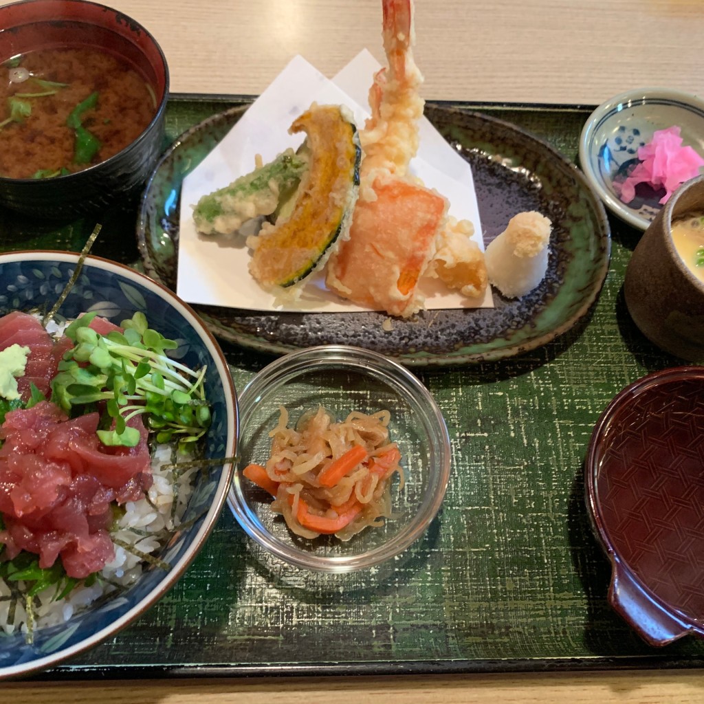 ユーザーが投稿したまぐろ丼、ミニ天ぷら定食の写真 - 実際訪問したユーザーが直接撮影して投稿した芥見大船定食屋ねのひの写真