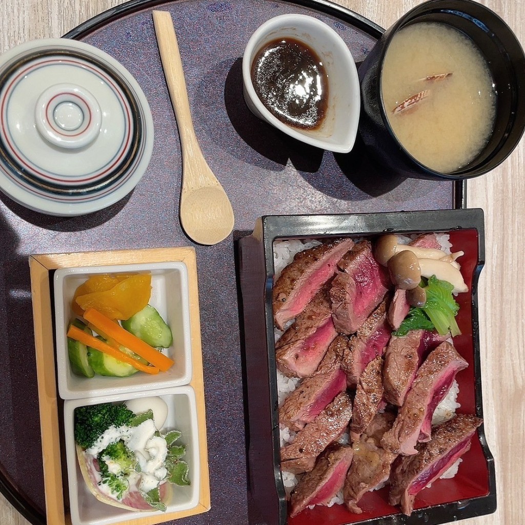 ユーザーが投稿した牛ひれステーキ重膳の写真 - 実際訪問したユーザーが直接撮影して投稿した二和東寿司はな膳 三咲店の写真