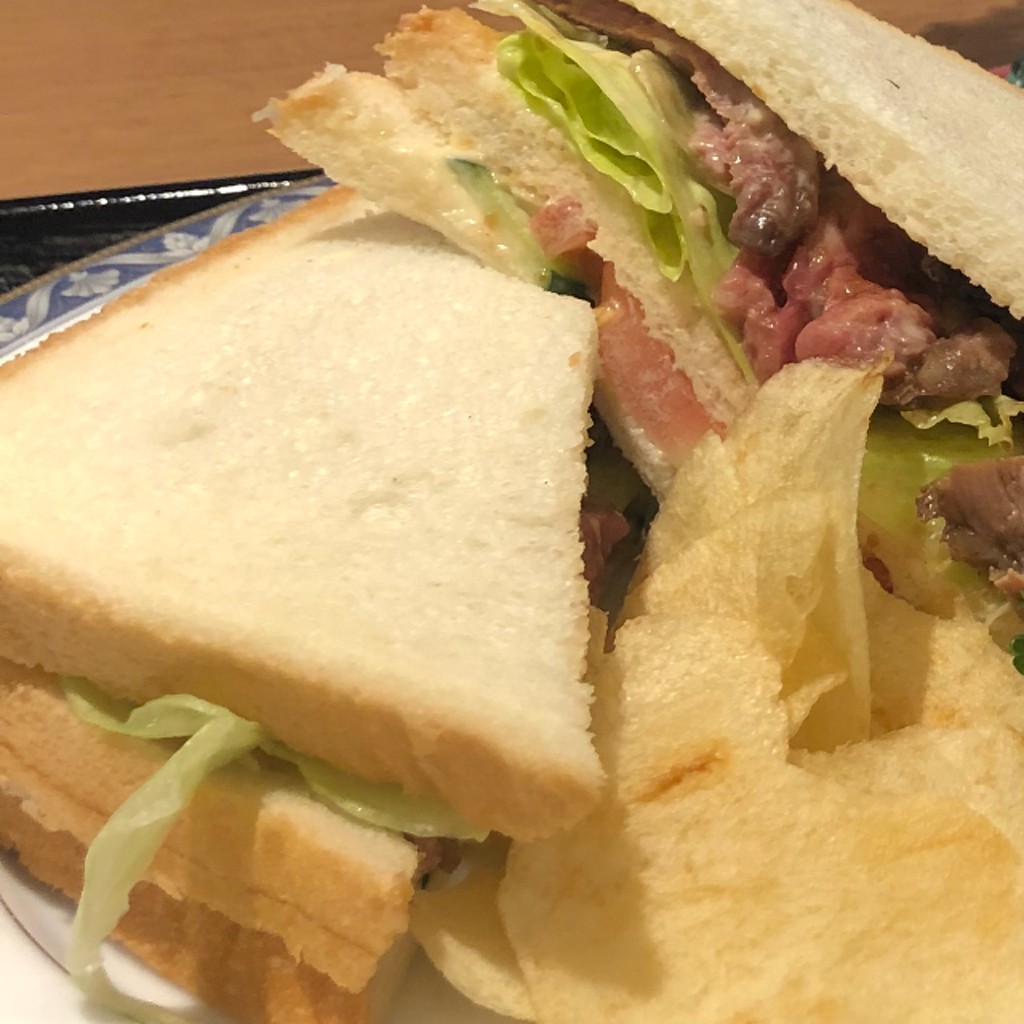 ユーザーが投稿したローストビーフサンドLunchの写真 - 実際訪問したユーザーが直接撮影して投稿した岡山東コーヒー専門店しのぶが丘珈琲 自家焙煎珈琲と焼き菓子の写真