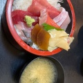 本日の海鮮丼 - 実際訪問したユーザーが直接撮影して投稿した三崎寿司鮨処 魚音の写真のメニュー情報