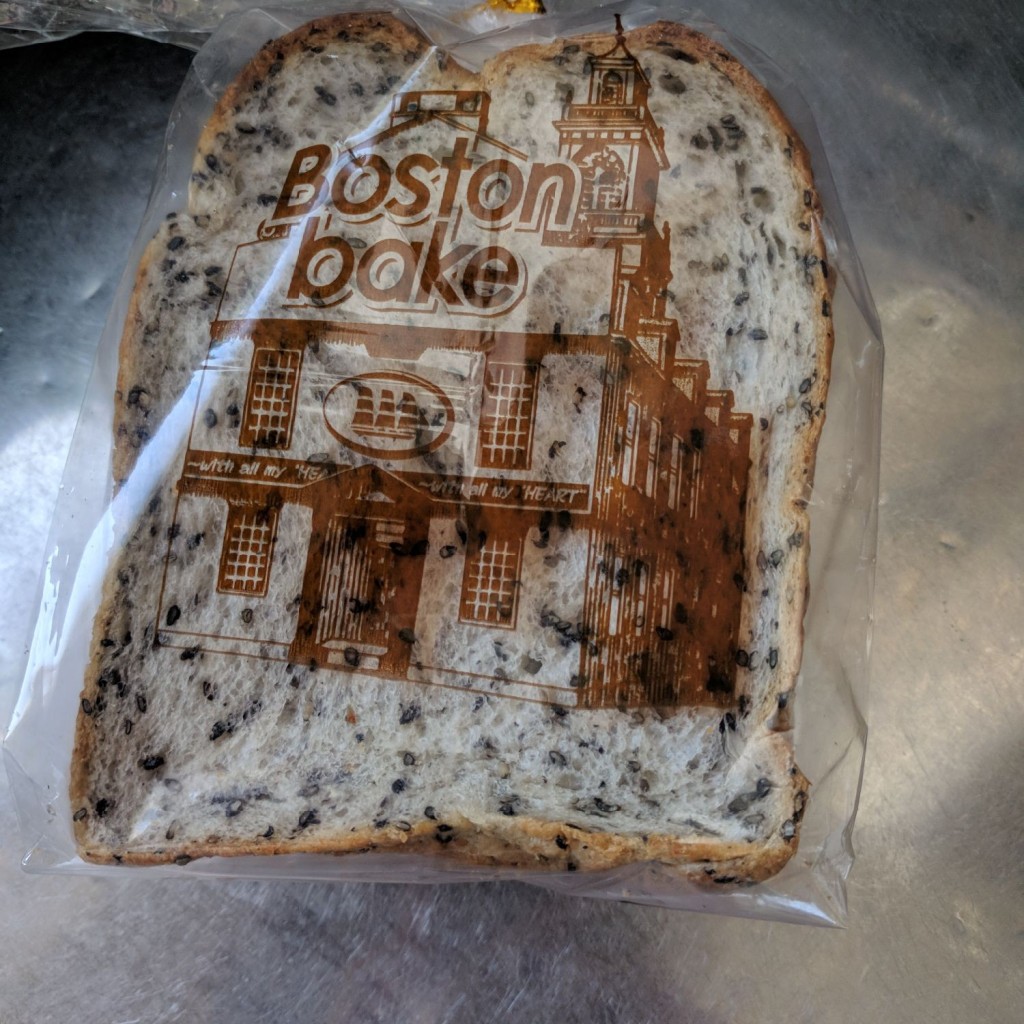 ユーザーが投稿した食パン ゴマの写真 - 実際訪問したユーザーが直接撮影して投稿した新川二条ベーカリーボストンベイク 新川店の写真