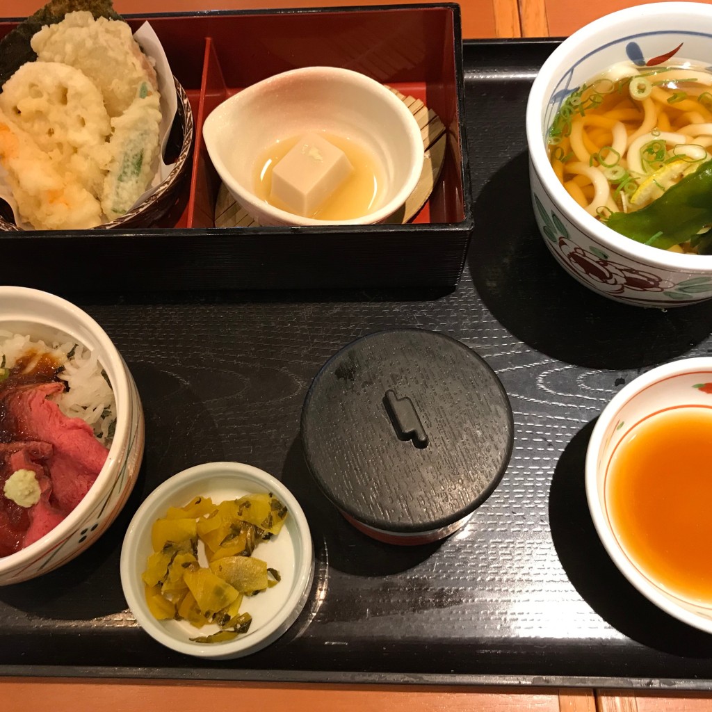 ユーザーが投稿したなごみ弁当(ローストビーフ丼)の写真 - 実際訪問したユーザーが直接撮影して投稿した辻町ファミリーレストラン和食さと 東生駒店の写真