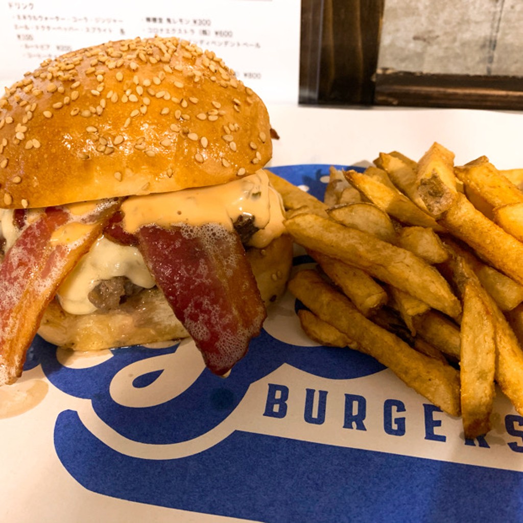 Poruさんが投稿した元町通ハンバーガーのお店ヒョウエズバーガーズ+フライズ/Hyoes Burgers+Friesの写真