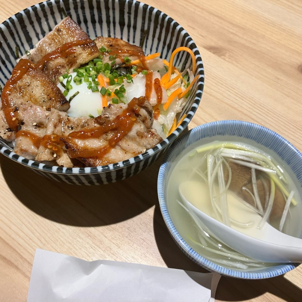 ユーザーが投稿した熟成塩豚ばら丼の写真 - 実際訪問したユーザーが直接撮影して投稿した大須牛タン牛たん東山  名古屋大須店の写真