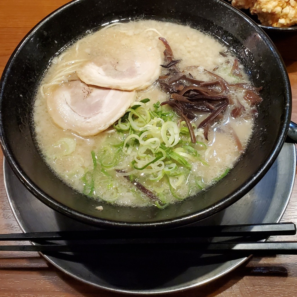 ユーザーが投稿したラーメン・唐揚げセットの写真 - 実際訪問したユーザーが直接撮影して投稿した本町ラーメン専門店元祖博多中洲屋台ラーメン 一竜 国分寺店の写真