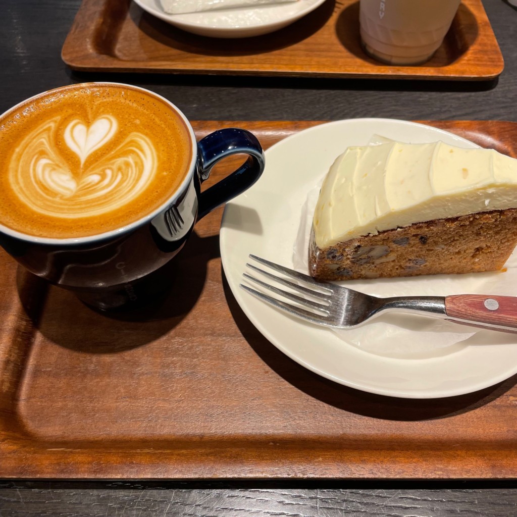ユーザーが投稿したキャロットケーキの写真 - 実際訪問したユーザーが直接撮影して投稿した芝田カフェザ シティ ベーカリー 茶屋町店の写真