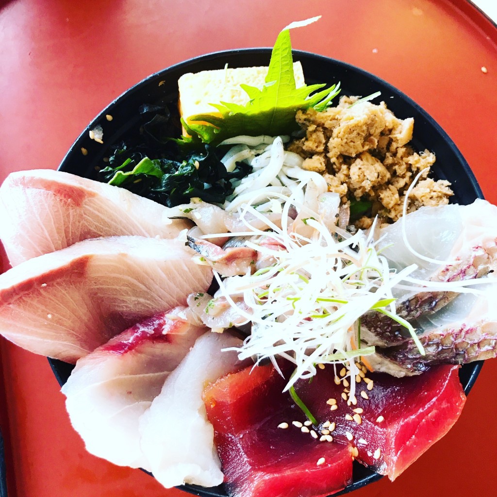 ユーザーが投稿しただいほ名物定置網丼の写真 - 実際訪問したユーザーが直接撮影して投稿した伊戸魚介 / 海鮮料理漁港食堂 だいぼの写真