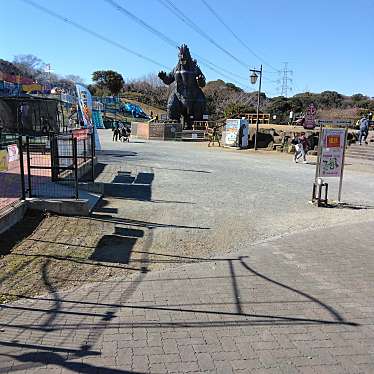 実際訪問したユーザーが直接撮影して投稿した神明町公園久里浜 ゴジラ滑り台の写真