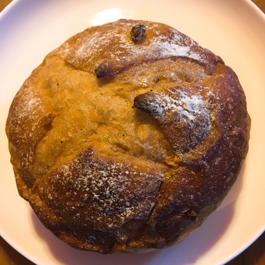 ユーザーが投稿した紅茶とりんごのパンの写真 - 実際訪問したユーザーが直接撮影して投稿した高松町ベーカリーDONQ 西宮阪急店の写真