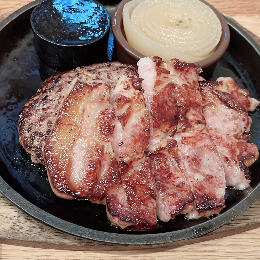 ユーザーが投稿したL-豚&ハンバーグの写真 - 実際訪問したユーザーが直接撮影して投稿した六本木ステーキ肉の量売り食堂 听屋 六本木の写真