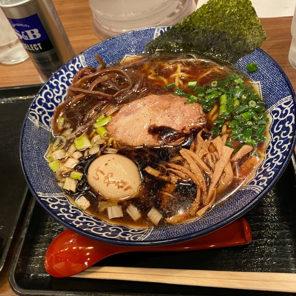 ユーザーが投稿した豚骨醤油ラーメンの写真 - 実際訪問したユーザーが直接撮影して投稿した美々ラーメン専門店けやき 新千歳空港店の写真