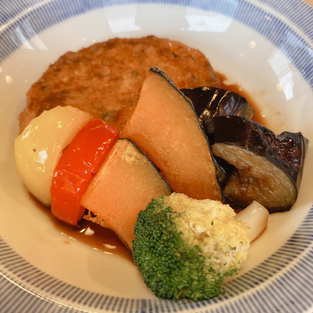 ユーザーが投稿した野菜と豆腐ハンバーグの写真 - 実際訪問したユーザーが直接撮影して投稿した西大寺中定食屋まいどおおきに食堂 岡山西大寺食堂の写真