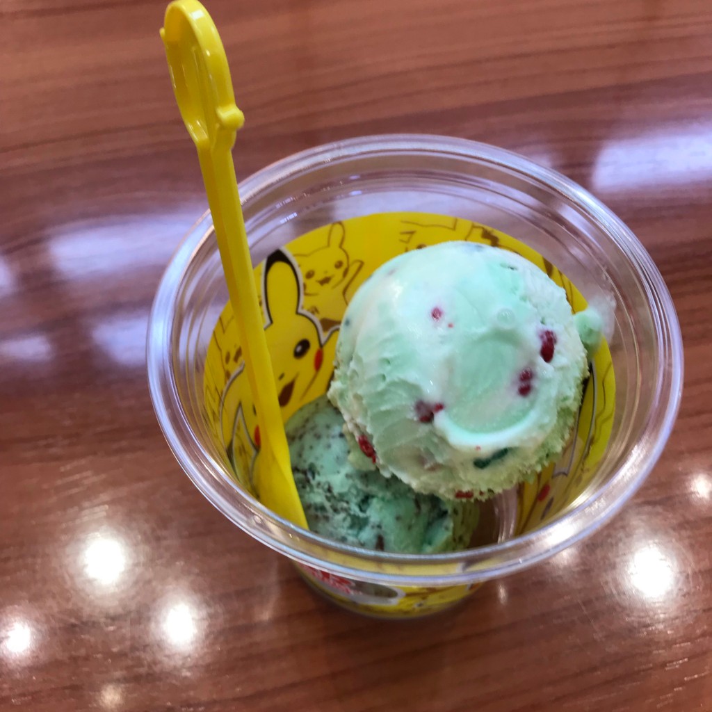 ユーザーが投稿したポケモンSWカップピカチュウの写真 - 実際訪問したユーザーが直接撮影して投稿した土岐ヶ丘アイスクリームサーティワンアイスクリーム 土岐プレミアムアウトレット店の写真