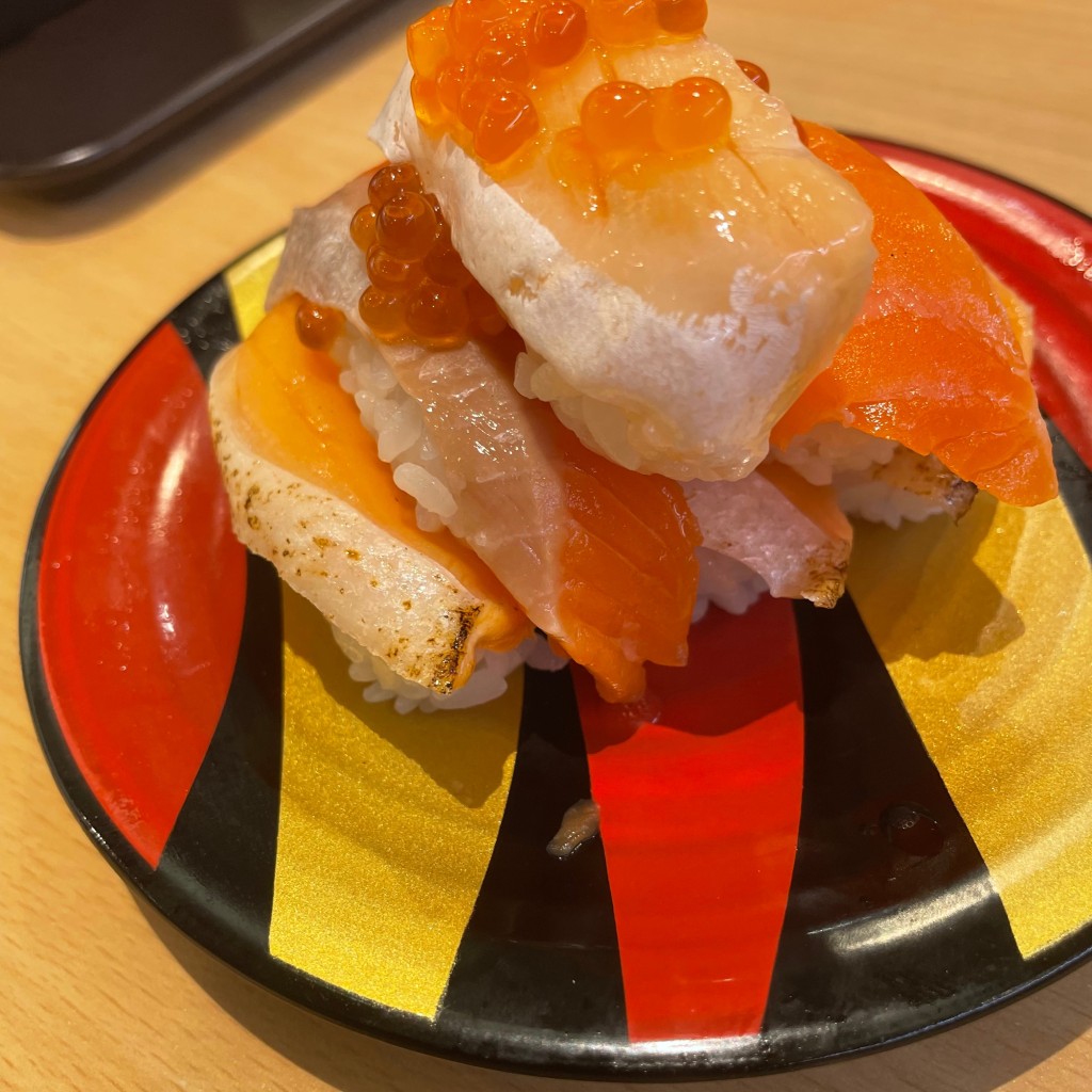 ユーザーが投稿したサーモン3種6貫タワーイクラのせの写真 - 実際訪問したユーザーが直接撮影して投稿した三番町回転寿司かっぱ寿司 笠岡店の写真