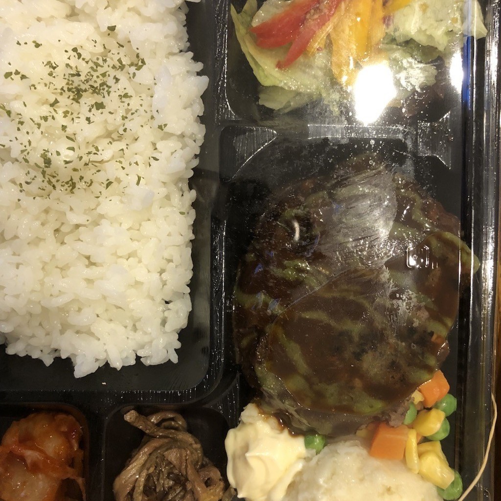 ユーザーが投稿したハンバーグ弁当の写真 - 実際訪問したユーザーが直接撮影して投稿した山川焼肉BURIBUSHI 和牛焼肉レストランの写真