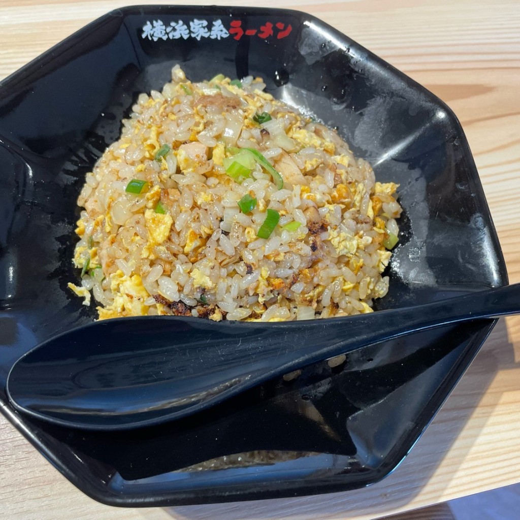 ユーザーが投稿したラーメン 炒飯の写真 - 実際訪問したユーザーが直接撮影して投稿した篠ケ瀬町ラーメン専門店横浜家系ラーメン 有楽家浜松ささがせ店の写真