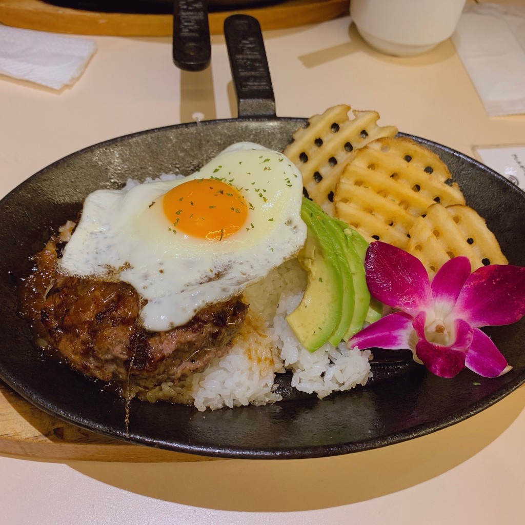 ユーザーが投稿したロコモコアボカドの写真 - 実際訪問したユーザーが直接撮影して投稿した新宿ハワイ料理MOKUOLA shinjuku lumine estの写真