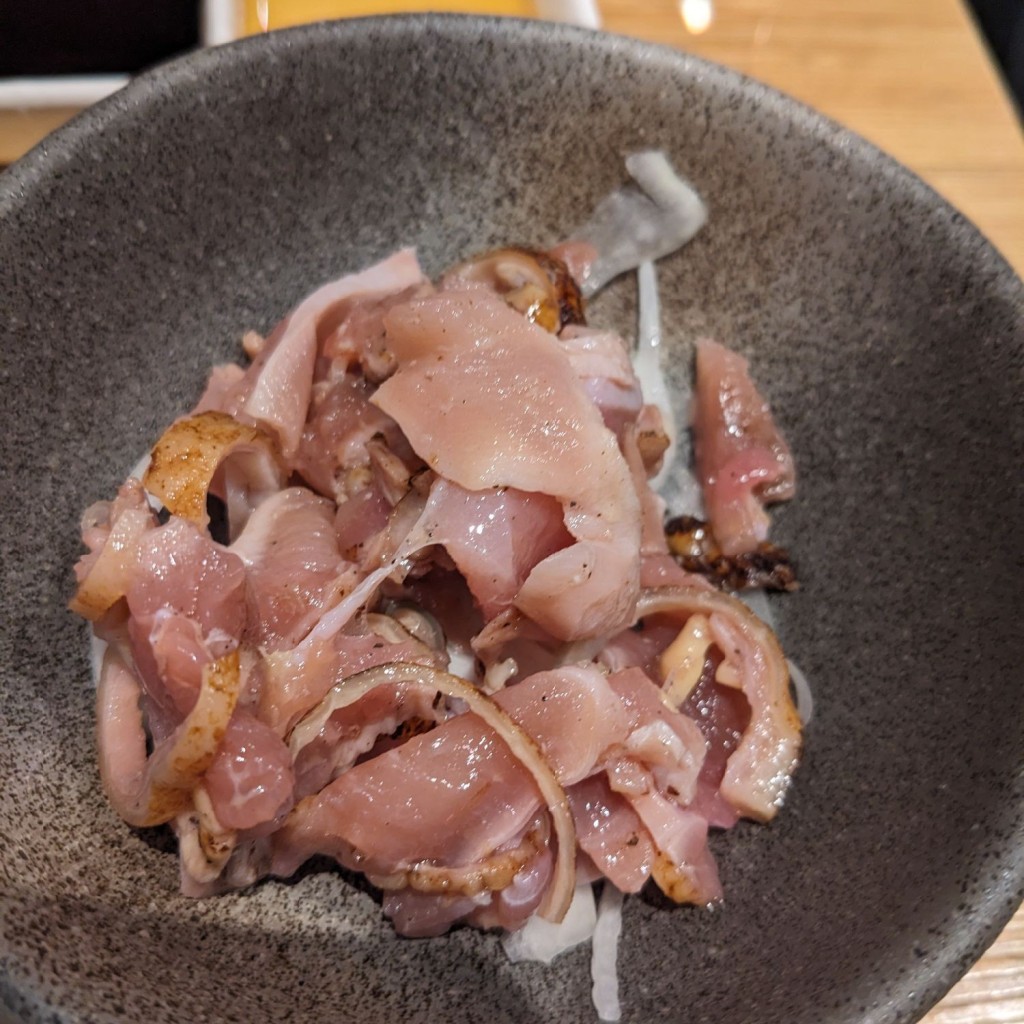 ユーザーが投稿した親鶏たたき刺の写真 - 実際訪問したユーザーが直接撮影して投稿した西新宿居酒屋新宿っ子居酒屋 とととりとんの写真