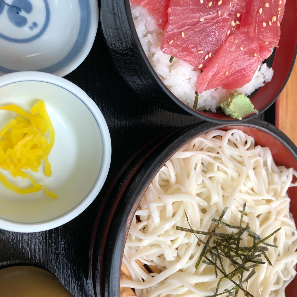 ユーザーが投稿した脂ばちマグロの鉄火丼と冷やしきしめんしめんの写真 - 実際訪問したユーザーが直接撮影して投稿した城東中央魚介 / 海鮮料理味喜やの写真