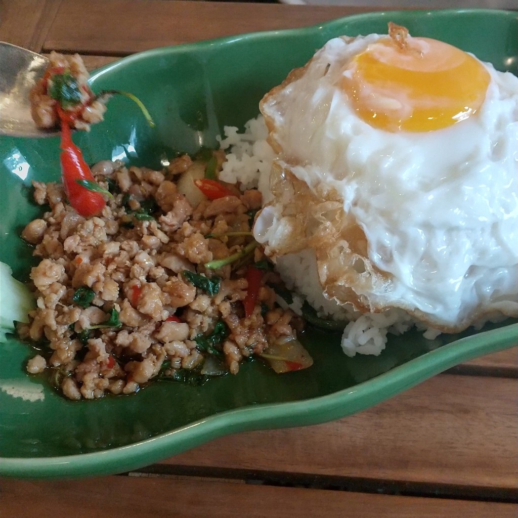 ユーザーが投稿した鶏ひき肉のバジル炒めご飯の写真 - 実際訪問したユーザーが直接撮影して投稿した辻堂タイ料理カオカオタイキッチンの写真