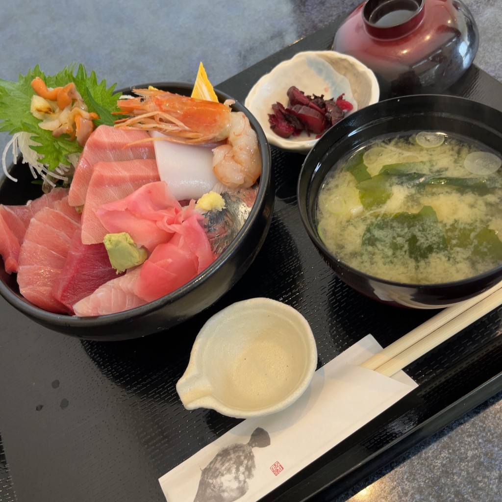 ユーザーが投稿した豪華海鮮丼の写真 - 実際訪問したユーザーが直接撮影して投稿した細屋敷魚介 / 海鮮料理生粋なお食事処 潮彩の写真