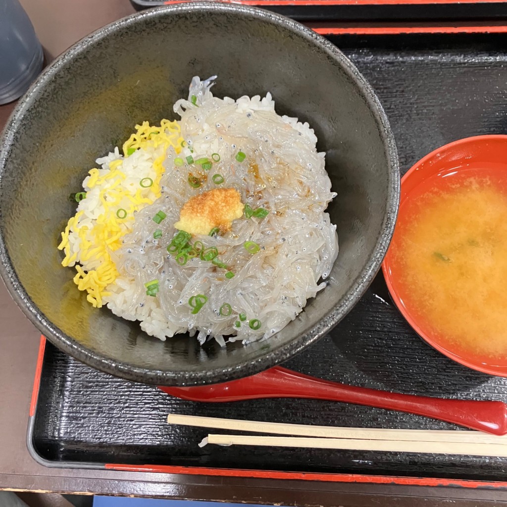 ユーザーが投稿した生しらす丼の写真 - 実際訪問したユーザーが直接撮影して投稿した江の島丼もの江の島 ハルミの写真