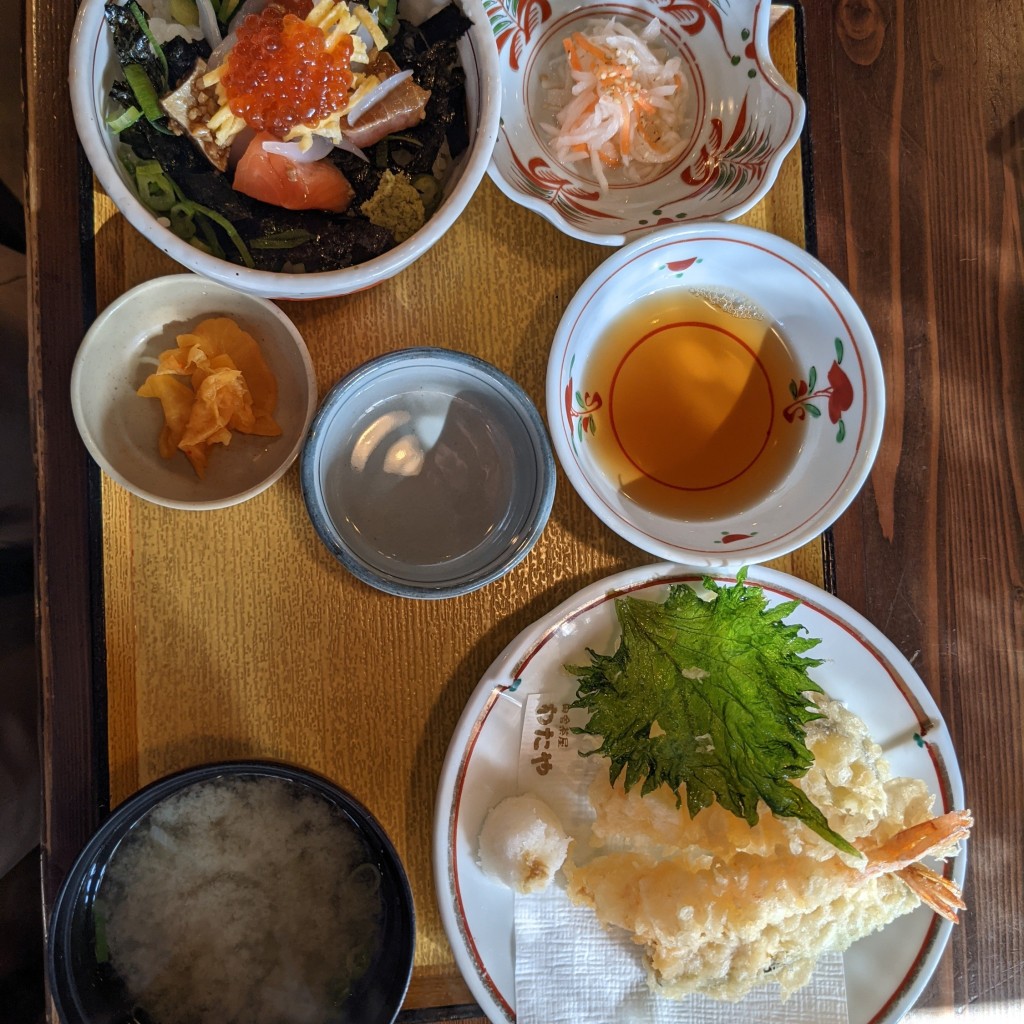 ユーザーが投稿したミニ海鮮丼定食セットの写真 - 実際訪問したユーザーが直接撮影して投稿した伴中央和食 / 日本料理田舎茶屋わたや 沼田店の写真