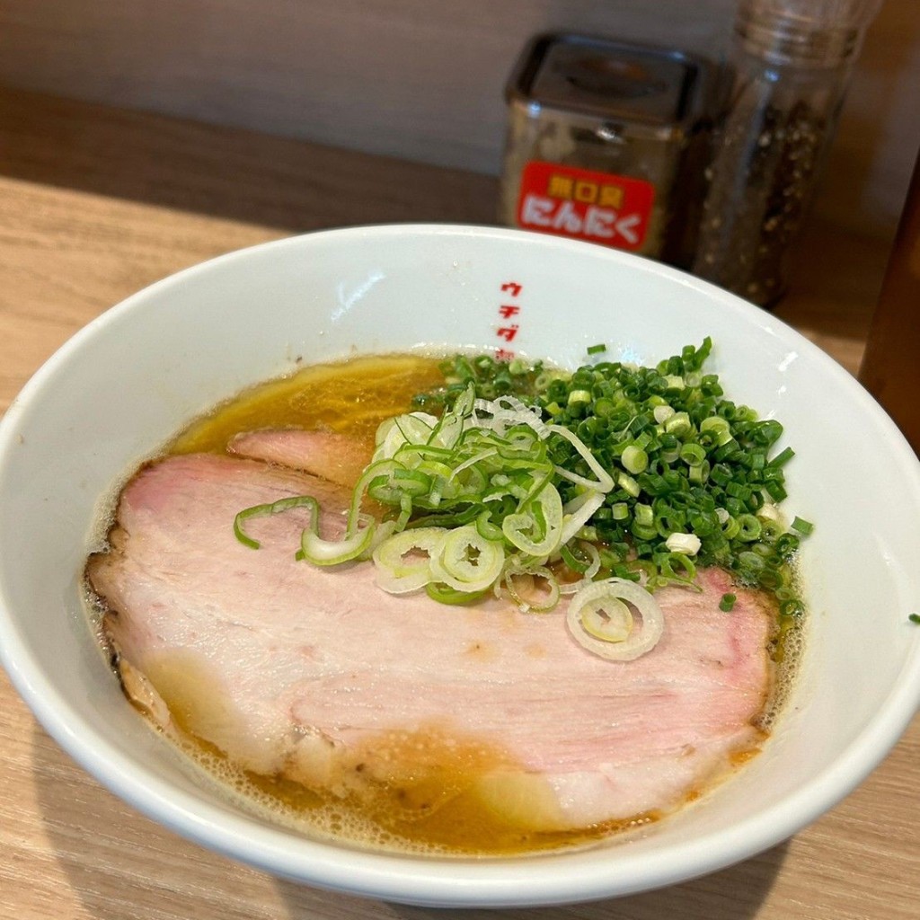 実際訪問したユーザーが直接撮影して投稿した博多駅中央街ラーメン専門店博多豚骨醤油らーめん ウチダヤの写真