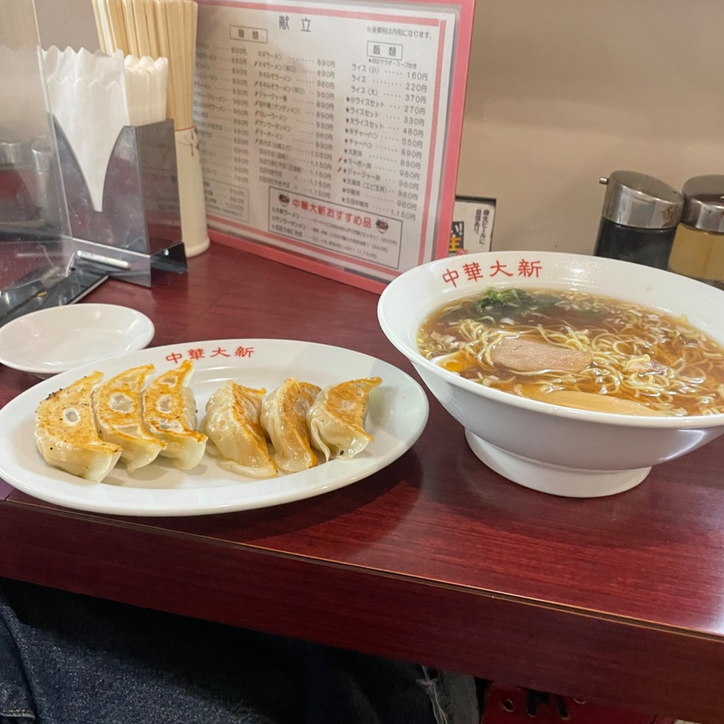 ユーザーが投稿したしょうゆラーメンと餃子の写真 - 実際訪問したユーザーが直接撮影して投稿した南藤沢中華料理中華大新 藤沢店の写真
